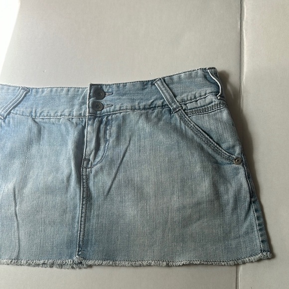 Roxy Denim Mini Skirt - Size 9 - Light Wash Frayed Hem - Picture 10 of 16